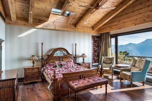 A Majestic Luxurious Rajasi Villa Overlooking The Ganges