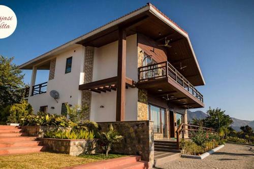A Majestic Luxurious Rajasi Villa Overlooking The Ganges