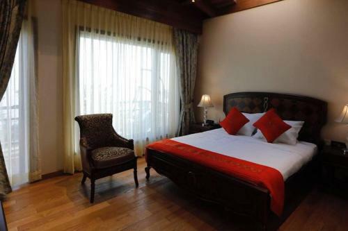 A Majestic Luxurious Rajasi Villa Overlooking The Ganges