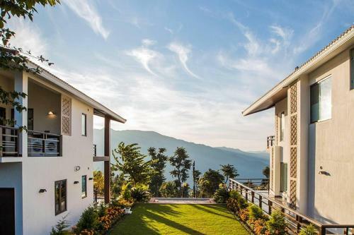 A Majestic Luxurious Rajasi Villa Overlooking The Ganges