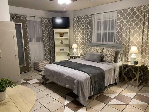 Apartamento Warm Mineral Springs Modern Waterfront Studio