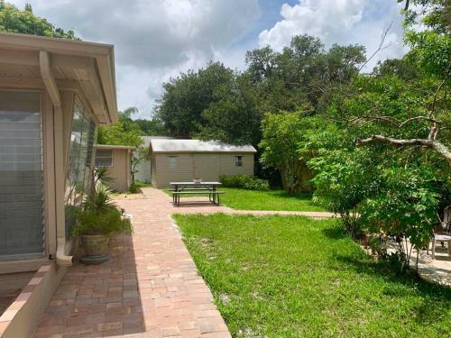 Apartamento Warm Mineral Springs Modern Waterfront Studio
