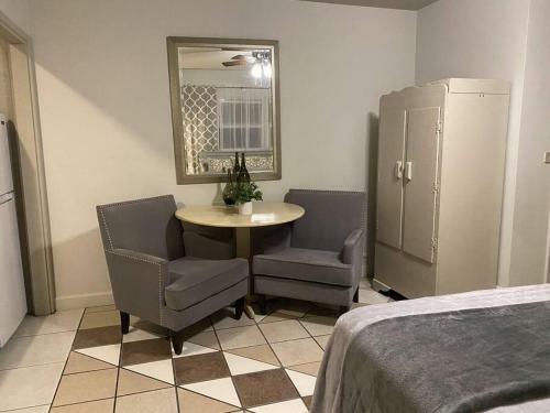 Apartamento Warm Mineral Springs Modern Waterfront Studio