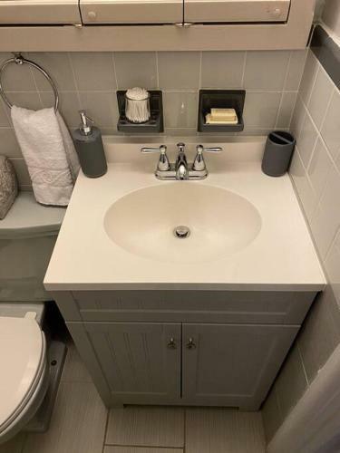 Apartamento Warm Mineral Springs Modern Waterfront Studio
