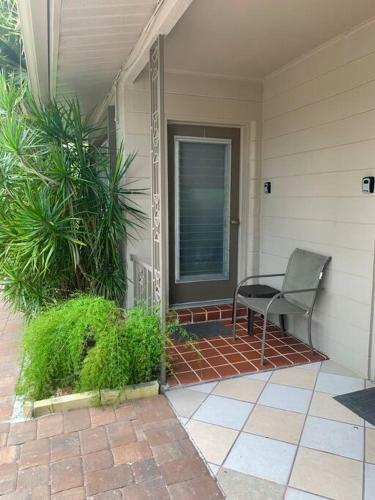 Apartamento Warm Mineral Springs Modern Waterfront Studio