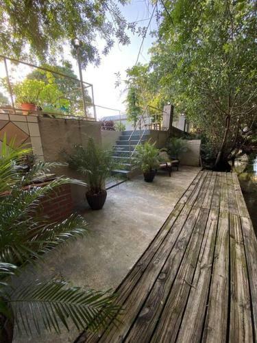 Apartamento Warm Mineral Springs Modern Waterfront Studio