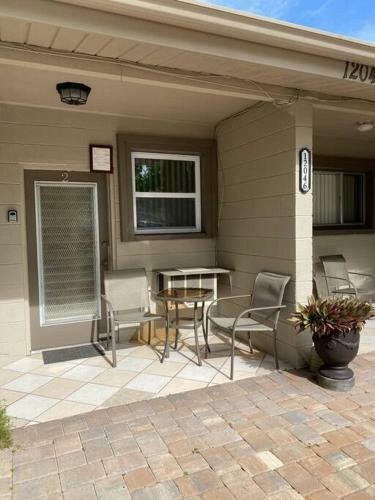 Apartamento Warm Mineral Springs Modern Waterfront Studio