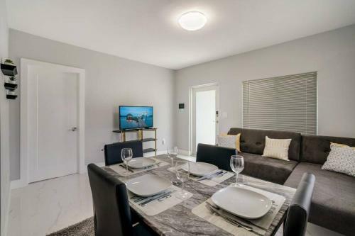 New! Cozy 2 Bd 1 Bth Cottage In Miami Shores