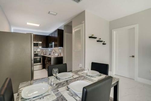 New! Cozy 2 Bd 1 Bth Cottage In Miami Shores
