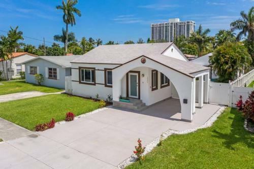 New! Cozy 2 Bd 1 Bth Cottage In Miami Shores