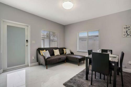 New! Cozy 2 Bd 1 Bth Cottage In Miami Shores