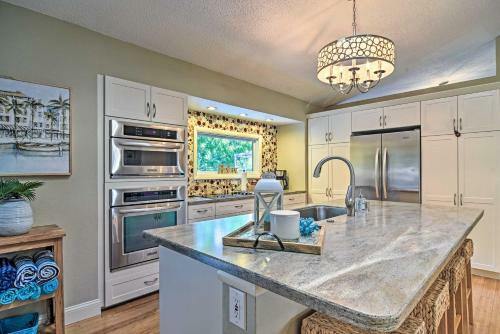 Stylish Palm Harbor Escape With Outdoor Oasis And Pool