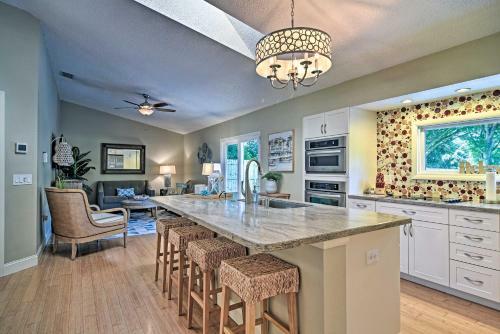 Stylish Palm Harbor Escape With Outdoor Oasis And Pool