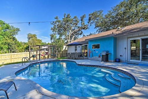 Stylish Palm Harbor Escape With Outdoor Oasis And Pool