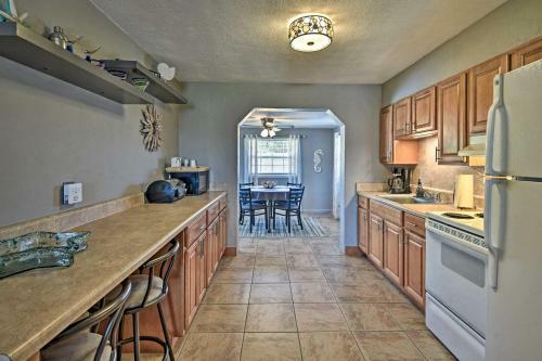 Coastal Bungalow 2 Blocks To Ormond Beach!