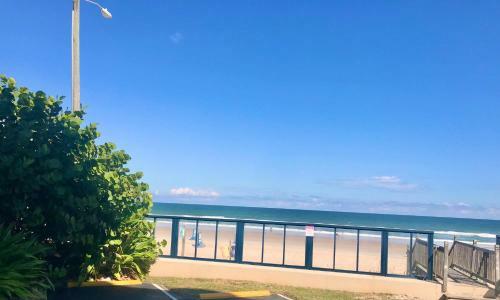 Ocean Waves - Ocean Front At Symphony Beach Club!