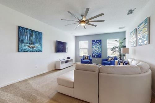 Beautiful 6 Bedroom Home With Games & More! Home