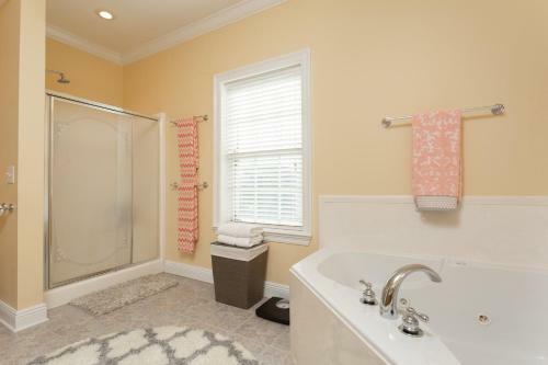 Luxury Vacation Home Near Johnson Beach