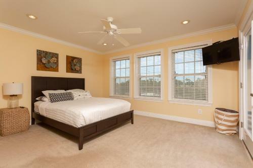 Luxury Vacation Home Near Johnson Beach