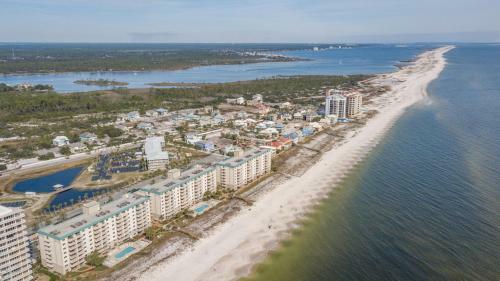 Luxury Vacation Home Near Johnson Beach