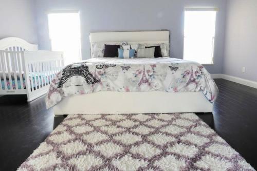 Huge Home!! Pool Table Near Stadium & Beach