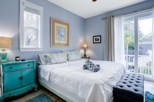 Genny's Dock With Truman's Suite