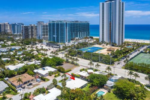 Steps To Beach! Luxe Stay/chef's Kitchen, Bbq & Lanai
