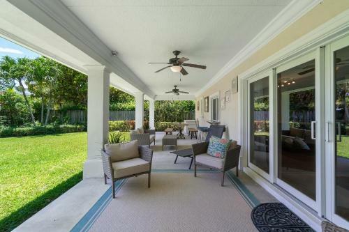 Steps To Beach! Luxe Stay/chef's Kitchen, Bbq & Lanai