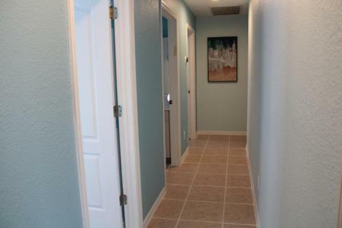 Spacious And Private Pool House, 15 Min To Beach