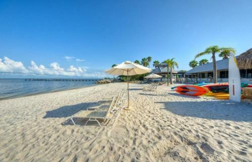 Apartamento Charming One-bedroom Condo With Beach Access & Pool