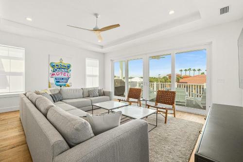Endless Summer Oasis- Luxury 5br, Heated Pool, Elevator, Steps To Ocean!