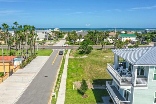 Endless Summer Oasis- Luxury 5br, Heated Pool, Elevator, Steps To Ocean!