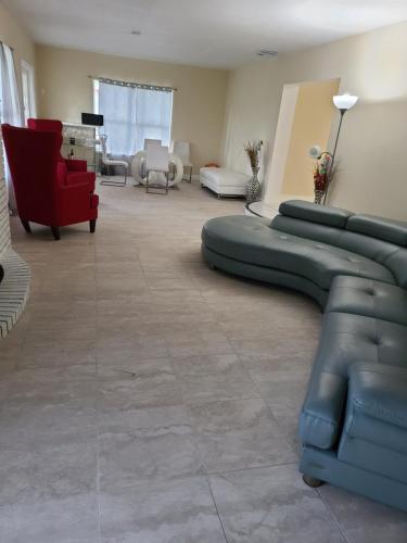 House With 2 Master Bed, 2 Living Rooms,