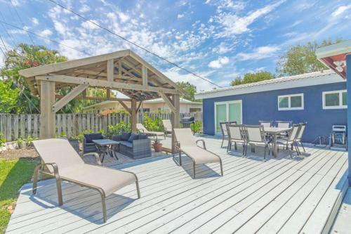 Blue Oasis A Modern 3 Bdrm Dream Getaway W/pool