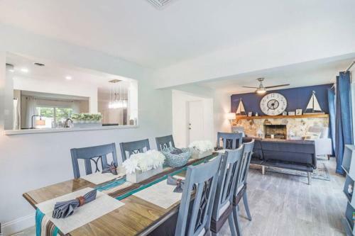 Blue Oasis A Modern 3 Bdrm Dream Getaway W/pool