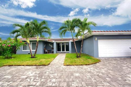 New Listing/pool Paradise At The Beach !