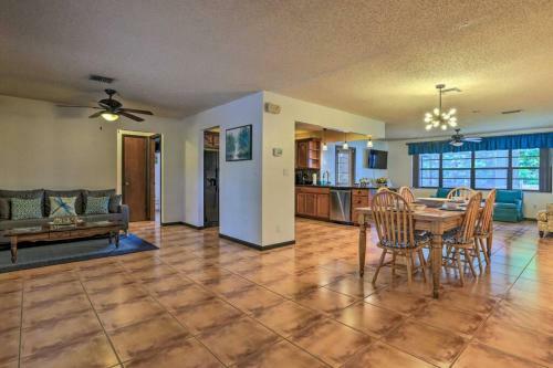 Florida Oasis Solar Heated Pool With Fire Pit & Grill