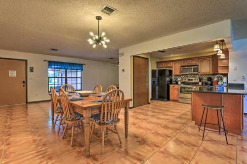 Florida Oasis Solar Heated Pool With Fire Pit & Grill