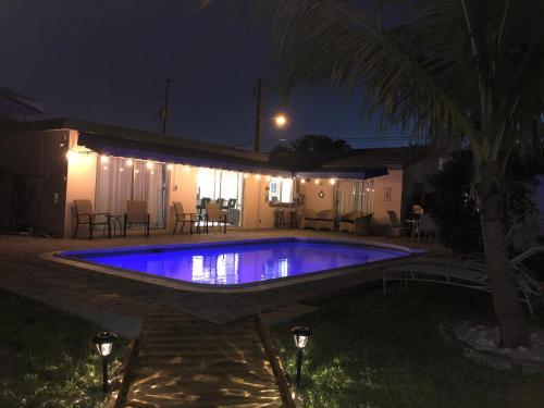 Purely Pompano, Pool, Water Front, Paddleboard, Beach, 5 Bedroom 3 Bath