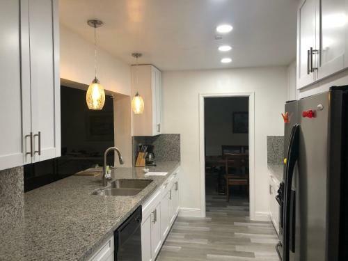 Purely Pompano, Pool, Water Front, Paddleboard, Beach, 5 Bedroom 3 Bath