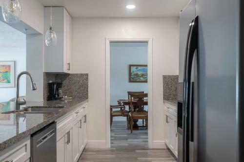 Purely Pompano, Pool, Water Front, Paddleboard, Beach, 5 Bedroom 3 Bath
