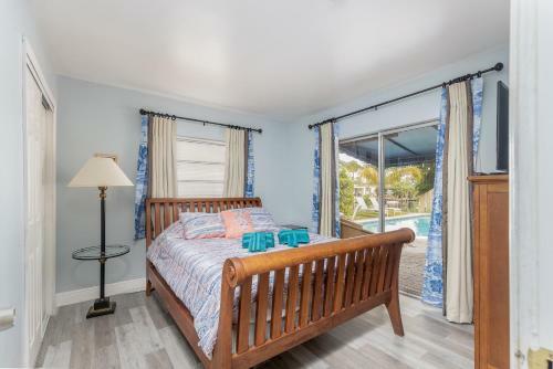 Purely Pompano, Pool, Water Front, Paddleboard, Beach, 5 Bedroom 3 Bath