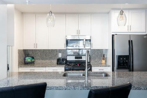 Purely Pompano, Pool, Water Front, Paddleboard, Beach, 5 Bedroom 3 Bath