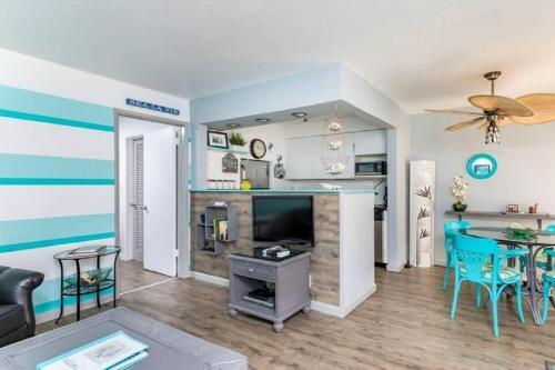 Gorgeous Nautical Condo Near Beach