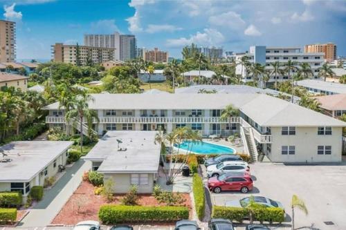Gorgeous Nautical Condo Near Beach