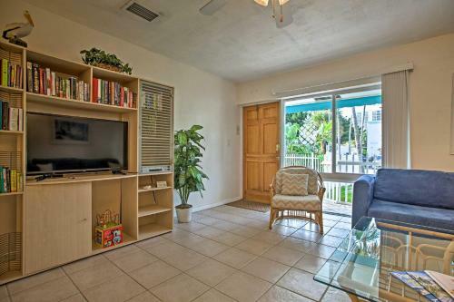 Pineapple Place Apartment Less Than Half-mi To Beach!
