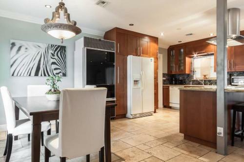 Luxury 4/2 Nr Beach, Hot Tub