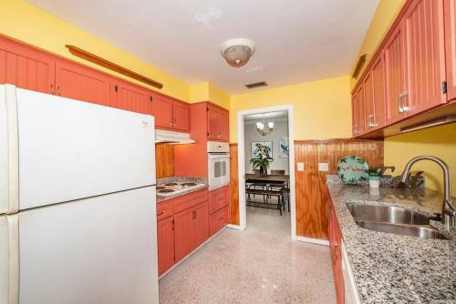 Heated Pool Home 5 Minutes From Beach, Sleeps 8!