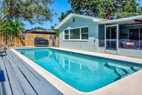 Heated Pool Home 5 Minutes From Beach, Sleeps 8!