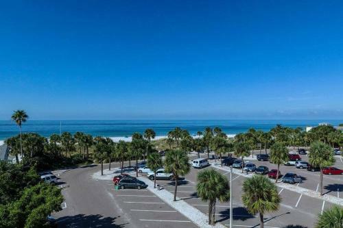 Heated Pool Home 5 Minutes From Beach, Sleeps 8!
